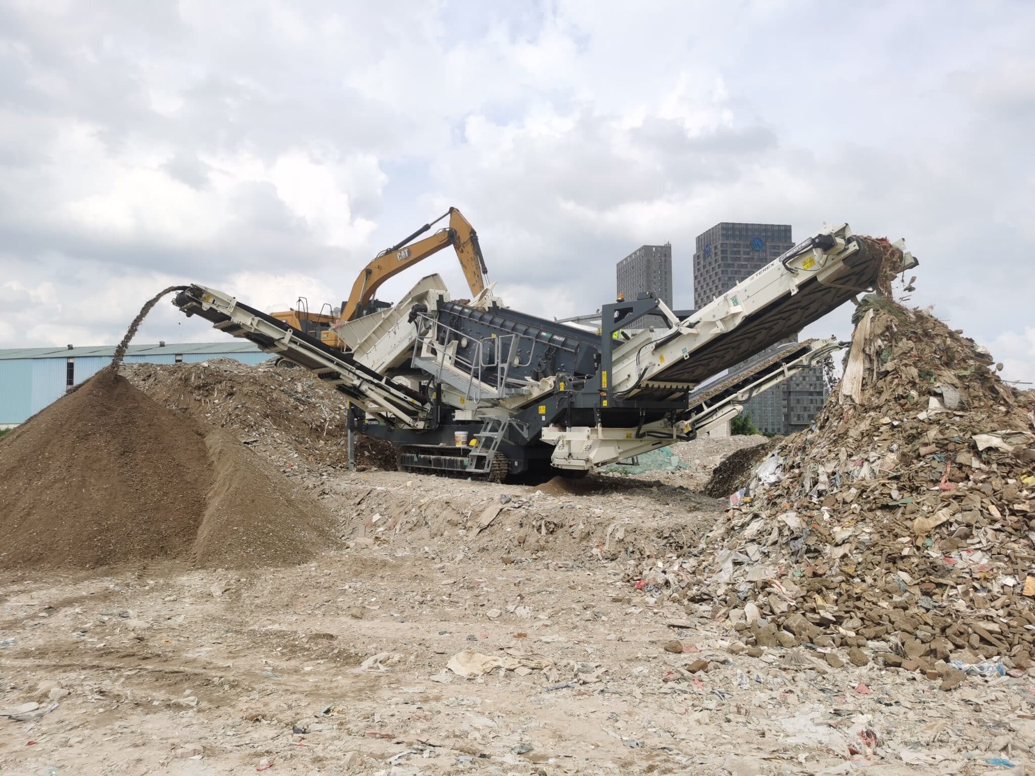TRS 550 Recycling Screen from Finlay - AORA